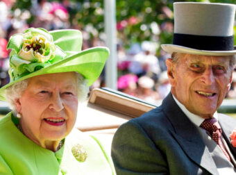 H 94χρονη βασίλισσα Ελισάβετ ο 99 ετών σύζυγός της εμβολιάστηκαν και είναι ενθουσιασμένοι