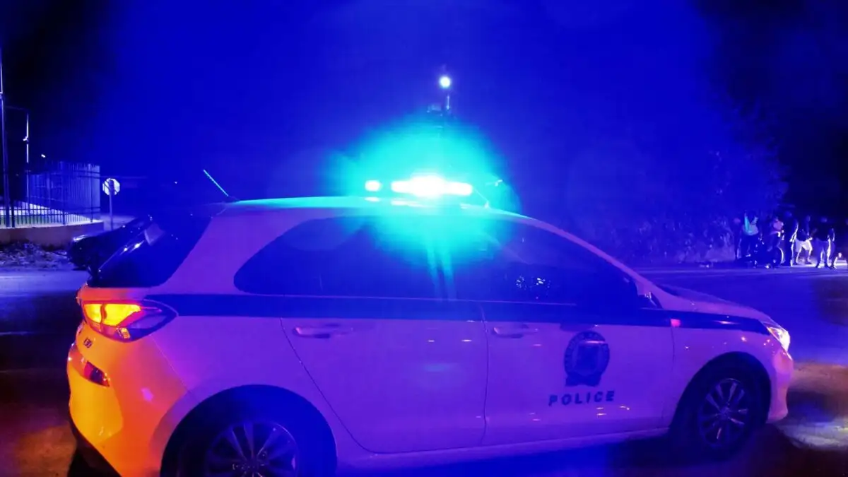 Μπήκαν στην Νομική Σχολή και χτύπησαν φοιτητές και καθηγητές – Στο νοσοκομείο οι τραυματίες