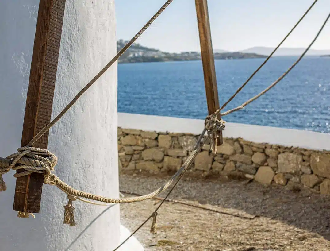 Σοκ στη Μύκονο: 45χρονος υπέστη υπογλυκαιμικό σοκ και ξυλοκοπήθnκε από αστυνομικούς που τον πέρασαν για τοξικομανή