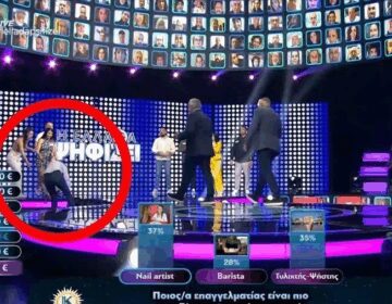 «Είστε καλά;»: Πάγωσε όλο το στούντιο – Πανικός στο «Η Ελλάδα ψηφίζει» – Σοκ για Κούτρα -Ντσούνο με το ατύχημα παίκτριας