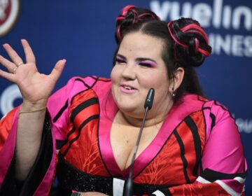 Έμεινε “μισή” και έγινε αγνώριστη: H Netta που «έκλεψε» τη νίκη από την Φουρέιρα στη Eurovision, δείχνει τη νέα εντυπωσιακή σιλουέτα της