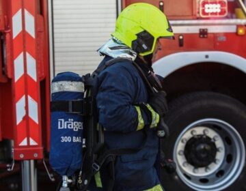 Μεγάλη φωτιά ΤΩΡΑ σε εμπορικό κέντρο της χώρας – Συναγερμός στην Πυροσβεστική – Πανικόβλητοι προσωπικό και πελάτες