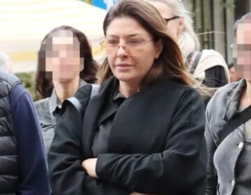 Έλενα Παπαρίζου: Καταρρακωμένη μετά τον χωρισμό της από τον Καψάλη – Η απομόνωση, η «ψυχοθεραπεία» και η ριζική ανανέωση