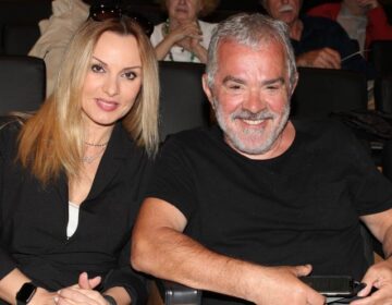 «Είδε σε μένα τη μεγάλη κόρη του…»: Τόσα χρόνια περνάει ο Γιώργος Λύρας την Πέγκυ Ζήνα – Μεγάλη διαφορά ηλικίας αφού αυτή είναι 47 κι αυτός…