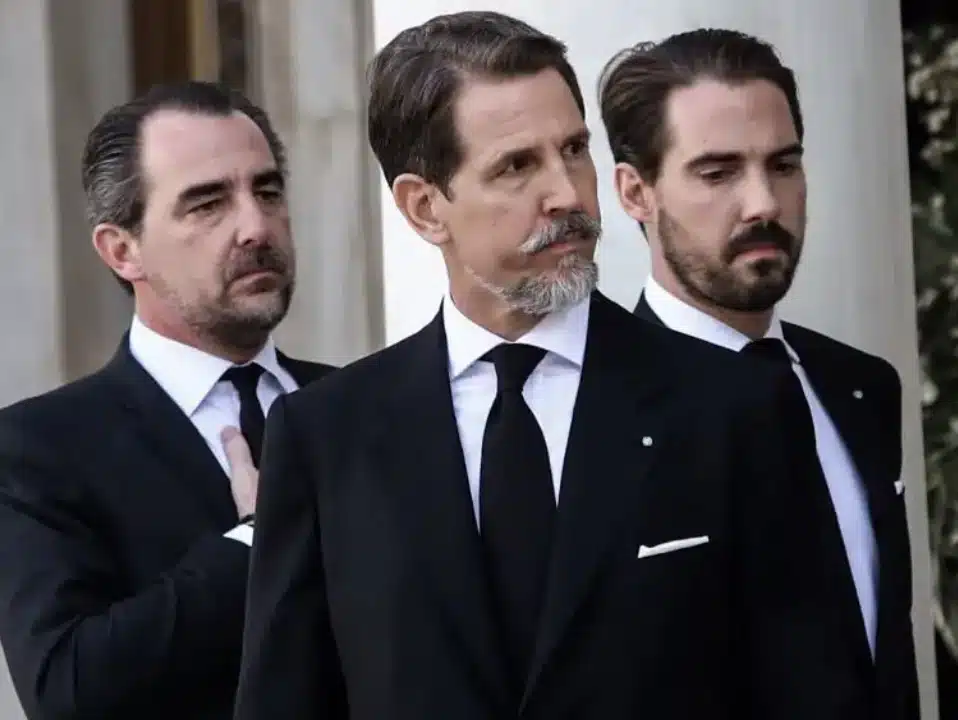 ΒΟΜΒΑ ΓΙΑ ΤΟΥΣ ΝΤΕ ΓΚΡΕΣ – ΜΑΘΕΥΤΗΚΕ ΠΡΙΝ ΛΙΓΟ