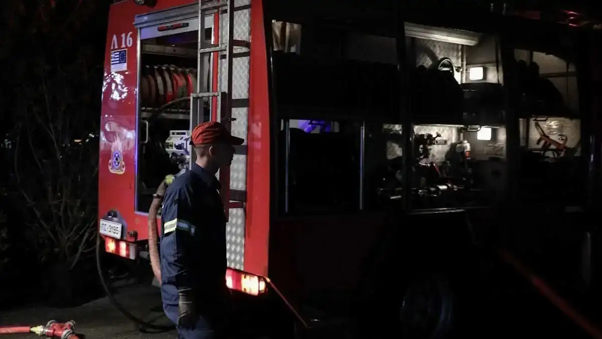 Μεγάλη φωτιά ΤΩΡΑ σε σχολείο της χώρας – Επί τόπου η Πυροσβεστική