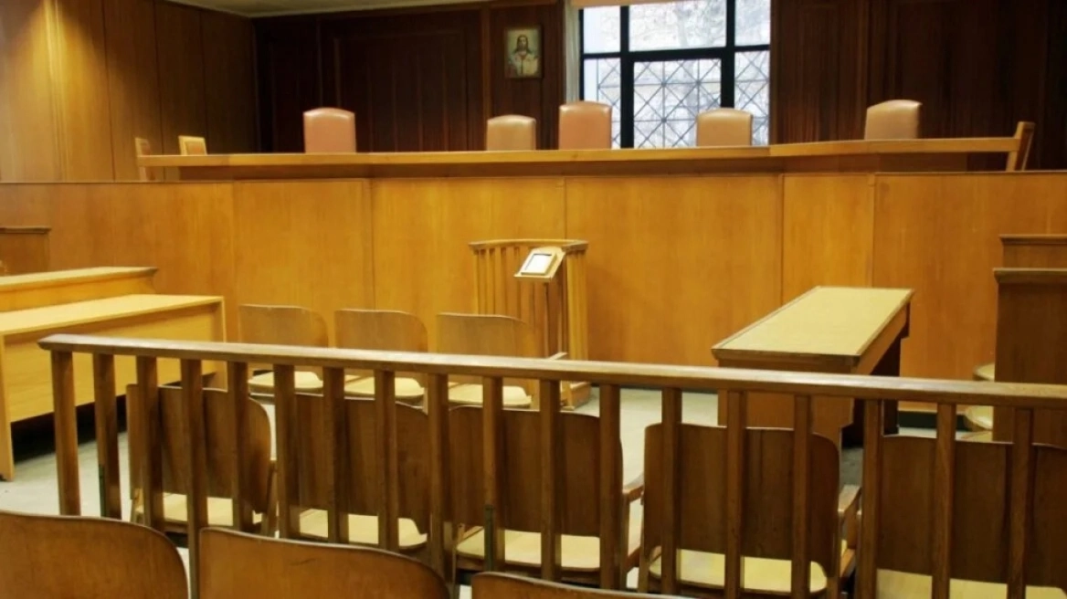 ΜΟΛΙΣ ΕΓΙΝΕ ΓΝΩΣΤΟ: ΠΕΡΑΣΕ ΑΥΤΟΦΩΡΟ ΟΔΗΓΕΙΤΑΙ ΣΤΗ ΦΥΛΑΚΗ
