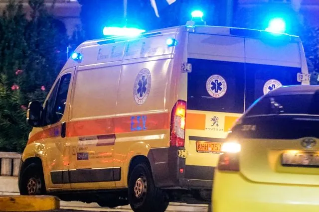 ΤΡΑΓΩΔΙΑ ΣΤΗΝ ΛΕΩΦΟΡΟ ΠΟΣΕΙΔΩΝΟΣ