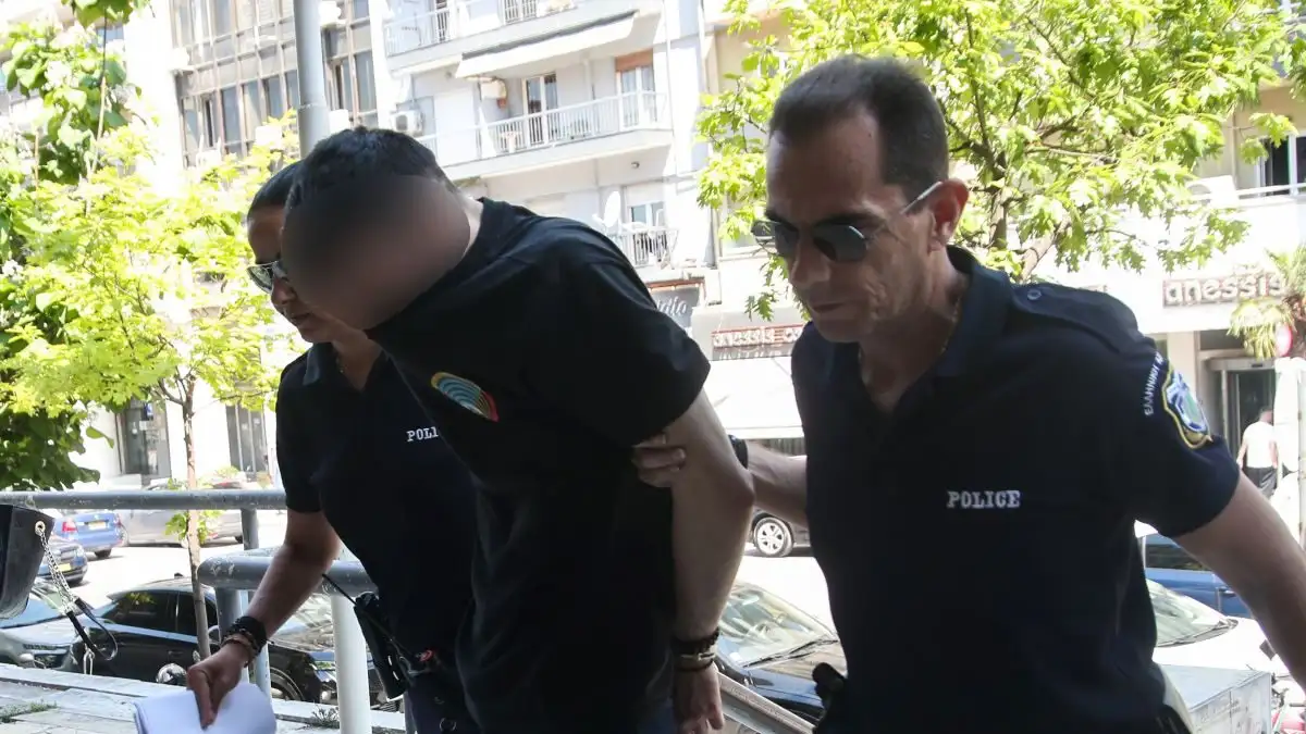 Θεσσαλονίκη: Κακουργηματική δίωξη στον 34χρονο που κλώτσησε και πάτησε γατάκι με το αυτοκίνητό του