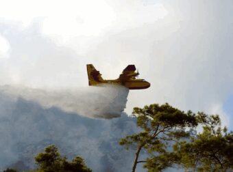 Συναγερμός για μεγάλη φωτιά – Επιχειρούν αεροσκάφη και πεζοπόρα – Οι πρώτες πληροφορίες