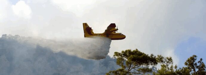 Συναγερμός για μεγάλη φωτιά – Επιχειρούν αεροσκάφη και πεζοπόρα – Οι πρώτες πληροφορίες