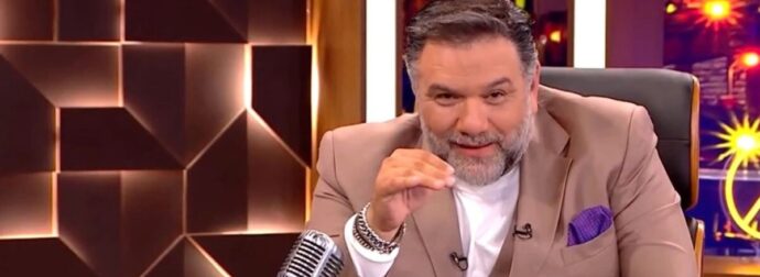 «Είχα να δω τόσο όμορφο πρόσωπο πολύ καιρό…»: Άφωνος στον αέρα ο Αρναούτογλου με την καλεσμένη, έχασε τα λόγια του με την ομορφιά της