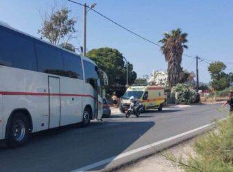 ΕΚΤΑΚΤΟ ΤΩΡΑ – ΣΧΟΛΙΚΟ ΠΟΥΛΜΑΝ ΓΕΜΑΤΟ ΜΑΘΗΤΕΣ ΣΥΓΚΡΟΥΣΤΗΚΕ ΜΕ ΑΥΤΟΚΙΝΗΤΟ