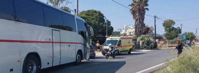 ΕΚΤΑΚΤΟ ΤΩΡΑ – ΣΧΟΛΙΚΟ ΠΟΥΛΜΑΝ ΓΕΜΑΤΟ ΜΑΘΗΤΕΣ ΣΥΓΚΡΟΥΣΤΗΚΕ ΜΕ ΑΥΤΟΚΙΝΗΤΟ