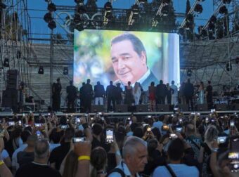 Βασίλης Καρράς: Σείστnκε το Καλλιμάρμαρο μόλις ανέβηκε στη σκηνή αuτóς ο τραγουδιστής