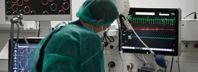 Συναγερμός στην Ελλάδα: Στη ΜΕΘ τουρίστρια με τη «νόσο των λεγεωνάριων» – Τι είναι η λεγεωνέλλωση