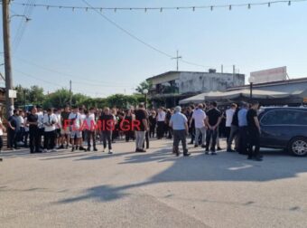 Δάκρυσε και η Παναγία στην κηδεία του 14χρονου Σπύρου που πνίγηκε στον Άραχθο – Το συγκινητικό στεφάνι του Γκόγκα