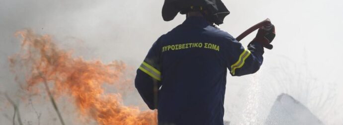 ΦΩΤΙΑ ΤΩΡΑ ΔΙΠΛΑ ΣΕ ΞΕΧΟΔΟΧΕΙΟ ΓΕΜΑΤΟ ΚΟΣΜΟ – ΔΙΝΕΙ ΜΑΧΗ ΝΑ ΤΗΝ ΣΒΗΣΕΙ Η ΠΥΡΟΣΒΕΣΤΙΚΗ