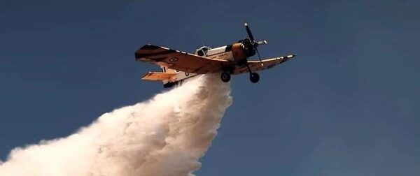 ΜΕΓΑΛΗ ΦΩΤΙΑ ΤΩΡΑ ΚΑΙΓΕΤΑΙ ΠΑΣΙΓΝΩΣΤΟ ΝΗΣΙ ΤΗΣ ΕΛΛΑΔΑΣ – ΕΚΚΕΝΩΘΗΚΕ ΠΕΡΙΟΧΗ – ΑΦΗΝΟΥΝ ΤΑ ΣΠΙΤΙΑ ΤΟΥΣ ΟΙ ΚΑΤΟΙΚΟΙ