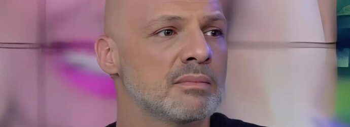 «Είμαι σε σχέση με τον…»: Το παραδέχθηκε ο Νίκος Μουτσινάς!