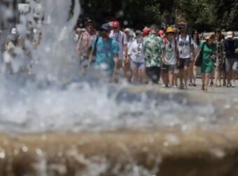 Μην πάτε για μπάνιο, μην βγείτε καν έξω, καθίστε στο κλιματιστικό: Αυτή θα είναι η πιο επικίνδυνη μέρα του καύσωνα