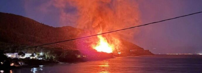 Συναγερμός μέσα στη νύχτα-νέα μεγάλη φωτιά στη χώρα