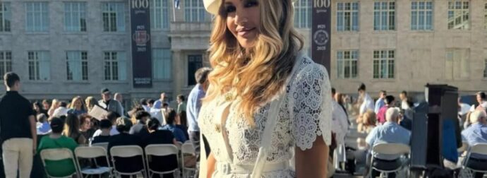 Ελένη Πετρουλάκη: «Περήφανη για εσάς» – Συγκινεί το μήνυμά της για την αποφοίτηση των διδύμων της