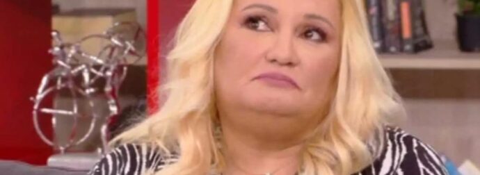 ΤΡΑΓΙΚΕΣ ΩΡΕΣ ΓΙΑ ΚΑΙΤΗ ΦΙΝΟΥ: ΒΓΗΚΕ ΔΗΜΟΣΙΑ ΚΑΙ ΖΗΤΑΕΙ ΕΝΑ