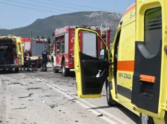 Τραγωδία πριν λίγο στην χώρα μας: Τρεις νεκροί σε φριχτό τροχαίο