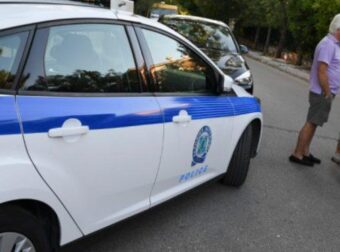 Έσερνε από τα μαλλιά και έπνιγε την αδελφή της – «Βάρα την κι άλλο», φώναζε ο σύζυγος