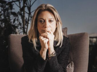 Ασταμάτητη η Καρυστιανού: Πήρε θέση για την δημοκρατία στην Ελλάδα και ισοπέδωσε την κυβέρνηση
