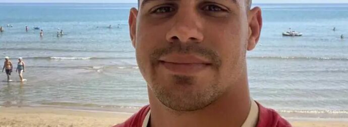 Αυτός είναι ο 24χρονος ναυαγοσώστης που έσωσε κοριτσάκι 3 ετών από πνιγμό – «Με ένοιαζε μόνο να γίνει καλά το παιδί»