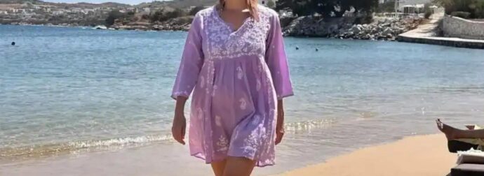 Μάρα Ζαχαρέα: Απολαμβάνει τις διακοπές της στην Πάρο – Οι φωτογραφίες με μαγιό στην παραλία