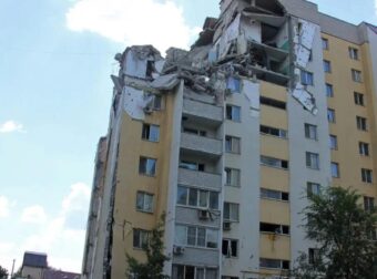 ΕΚΤΑΚΤΟ: ΕΚΡΗΞΗ ΑΕΡΙΟΥ ΣΕ ΠΟΛΥΚΑΤΟΙΚΙΑ – 6 ΝΕΚΡΟΙ, 4 ΑΓΝΟΟΥΜΕΝΟΙ ΚΑΙ 16 ΤΡΑΥΜΑΤΙΕΣ – ΕΘΝΙΚΟ ΠΕΝΘΟΣ ΣΤΗ ΧΩΡΑ