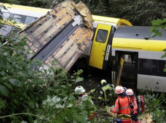 Έκτακτο ΣΟΚ με νέο Εκτροχιασμό τρένου τώρα : Αναφορές για πολλούς νεκρούς και τραυματίες