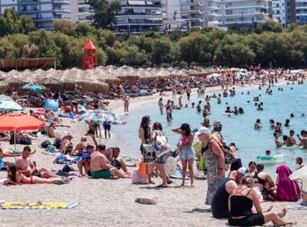 Σύρος δάγκωσε και έκοψε το αυτί Ισραηλινού τουρίστα στην παραλία του Αλίμου