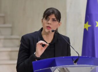 Λάουρα Κοβέσι: Η γυναίκα που ξεσκέπασε το σκάνδαλο του ΟΠΕΚΕΠΕ – Και δεν διστάζει να τα βάλει με κομματάρχες, Φον ντερ Λάιεν ή την Καμόρα
