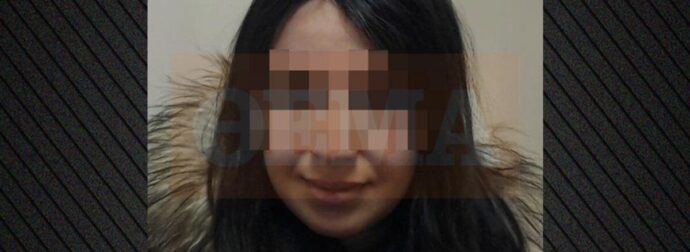 ΚΑΤΩ ΠΑΤΗΣΙΑ: ΠΟΙΟΣ ΕΙΝΑΙ Ο ΕΛΛΗΝΑΣ ΠΟΥ ΕΜΕΝΕ ΜΕ ΤΗΝ ΑΛΓΕΡΙΝΗ ΜΗΤΕΡΑ ΤΗΣ 3ΧΡΟΝΗΣ