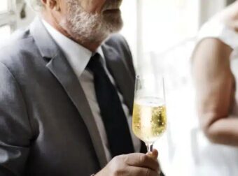 Ο πατέρας μου πήρε τα εύσημα ότι πλήρωσε για τον γάμο μου κατά τη διάρκεια της πρόποσής του – αλλά ήταν ο πατριός μου
