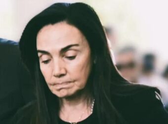«Σε μια άδεια η εκκλησία η Γ. Σαμαρά ζήτησε να ανοίξουν το φέρετρο και έκλαψε με λιγμούς την κόρη της»