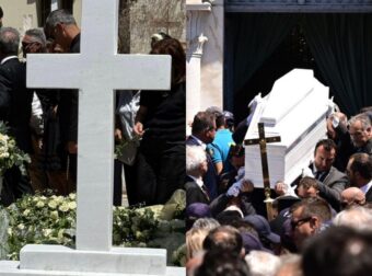 Λένα Σαμαρά: Έτσι είναι ο τάφος της σήμερα