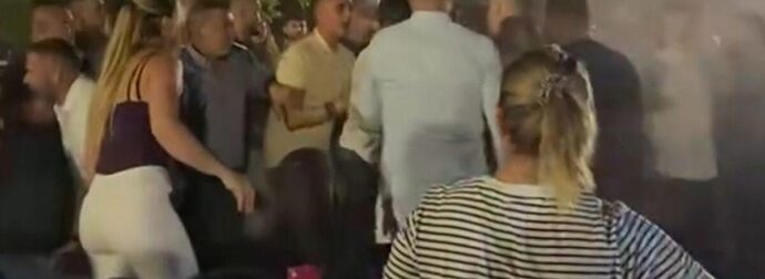 Γωγώ Τσαμπά: «Έφυγαν» καρέκλες σε εμφάνισή της στο Αγρίνιο – Πώς αντέδρασε η τραγουδίστρια