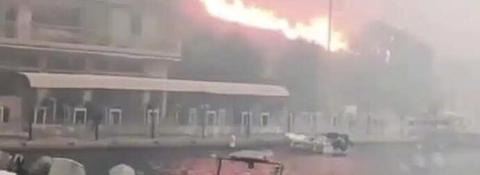 Παραλίγο Μάτι: Απεγκλωβιστήκαν από τις παραλίες πολίτες