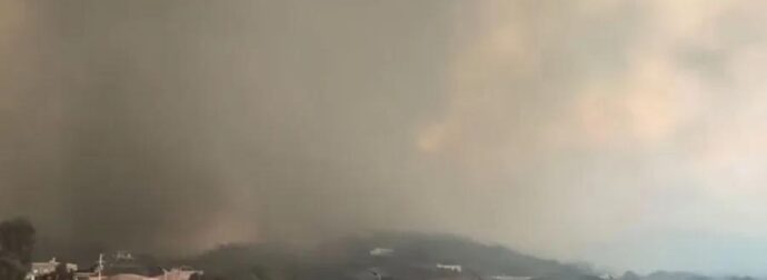 Έχουμε εγκλωβισμένους σε παραλίες από την πυρκαγιά