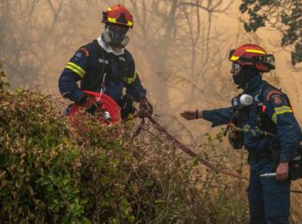 ΕΚΤΑΚΤΟ: Ομολόγησε 19χρονος για εμπρησμό στην Αχαϊα – Η φωτογραφία του τη στιγμή της Σύλληψης