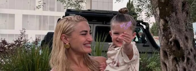 Ιωάννα Τούνη – Απαντά για την απουσία του γιου της από τα γενέθλιά της