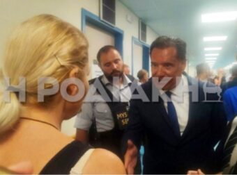 Χαμός στην επίσκεψη Γεωργιάδη στο νοσοκομείο Ρόδου: «Ξέρεις πώς πέθανε ο πατέρας μου το 2023;»