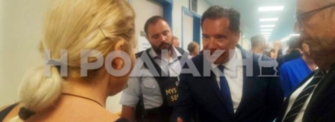 Χαμός στην επίσκεψη Γεωργιάδη στο νοσοκομείο Ρόδου: «Ξέρεις πώς πέθανε ο πατέρας μου το 2023;»