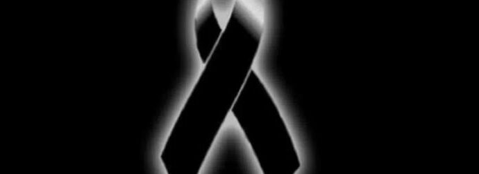 ΤΡΑΓΩΔΙΑ ΒΡΕΘΗΚΕ ΑΠΑΓΧΟΝΙΣΜΕΝΟΣ: ΡΑΓΙΖΕΙ ΚΑΡΔΙΕΣ ΤΟ ΣΗΜΕΙΩΜΑ ΓΙΑ ΤΗ ΜΑΝΑ ΤΟΥ