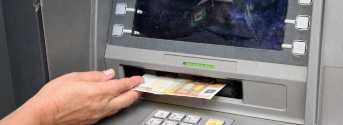 ΕΚΤΑΚΤΟ ΤΕΛΕΥΤΑΙΑΣ ΣΤΙΓΜΗΣ: ΜΠΑΙΝΟΥΝ ΤΑ ΛΕΦΤΑ ΣΤΟΥΣ ΛΟΓΑΡΙΑΣΜΟΥΣ ΤΗΝ ΔΕΥΤΕΡΑ – ΤΡΕΞΤΕ ΠΡΩΙ ΠΡΩΙ ΣΤΑ ΑΤΜ